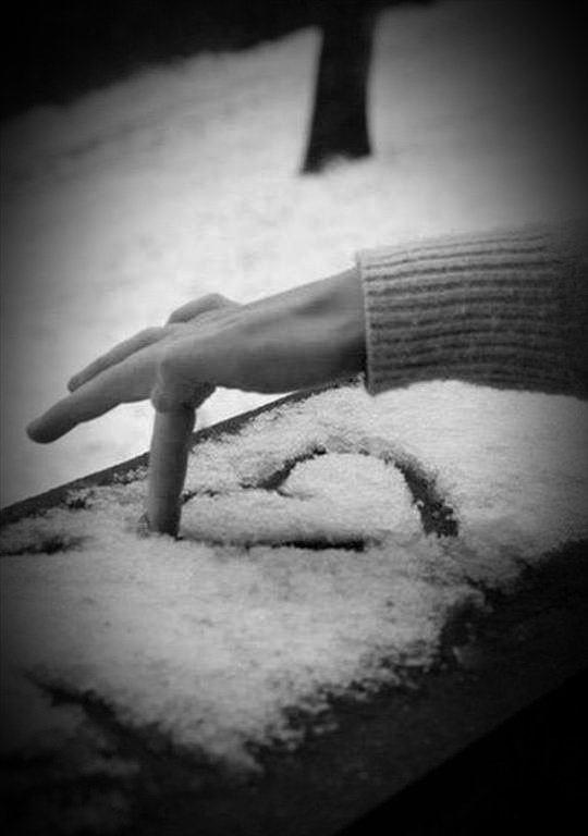 Niakkada's tweet photo. No borra el tiempo lo que le pertenece al corazón. Es todo lo que sé del amor. https://t.co/zu71mhkgDC