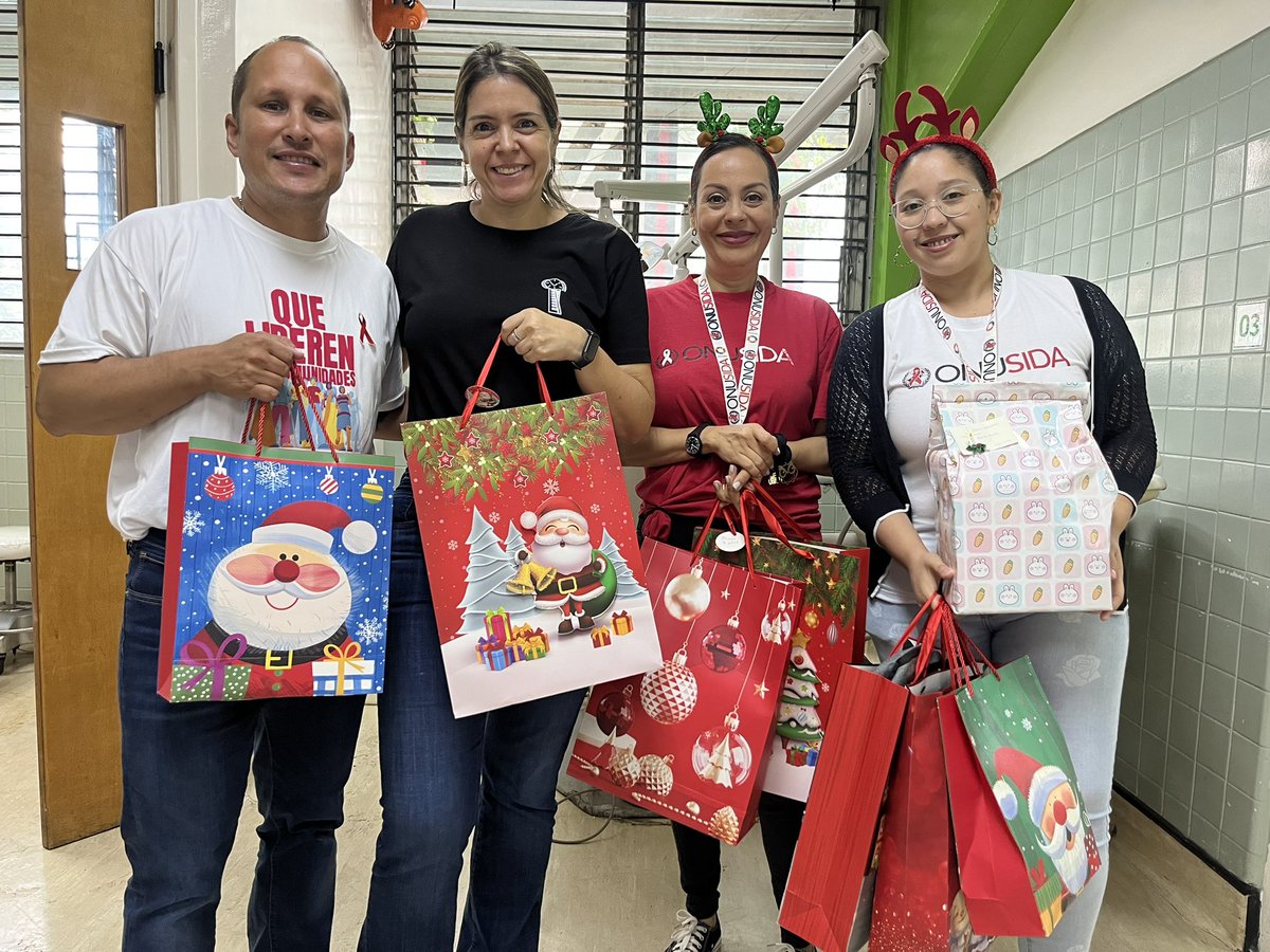 ONUSIDA_VE's tweet photo. 📌A inicios del mes de diciembre de 2024, la oficina de ONUSIDA en Venezuela realizo la entrega de regalos a los niños y niñas usuarias del Centro de Atención a Personas con Enfermedades Infecciosas (CAPEI) y que hacen vida en la Fundación El Buen Samaritano. https://t.co/vaNthcI0K3
