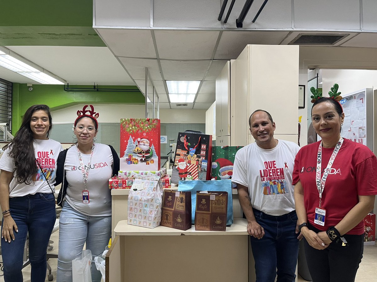 ONUSIDA_VE's tweet photo. 👉La Fundación atiende a niños, niñas y adolescentes que viven con VIH, muchos de ellos huérfanos a causa del sida.

🤝Los regalos son el resultado de donaciones individuales y son una manifestación de solidaridad, generosidad y empatía. https://t.co/WjLPefa0aE