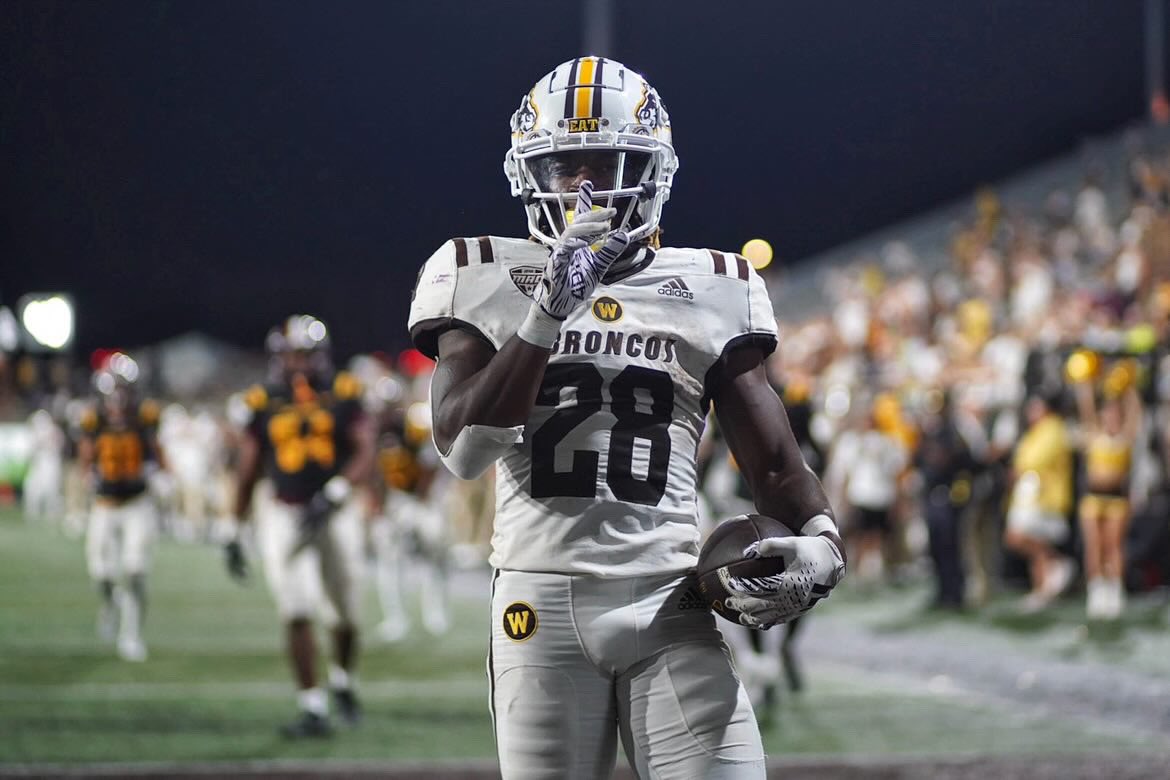 🚨Speed Back looking for a home 
5’11 195  4.36 40 YD 2 Yrs left⚡️
* Tape pinned