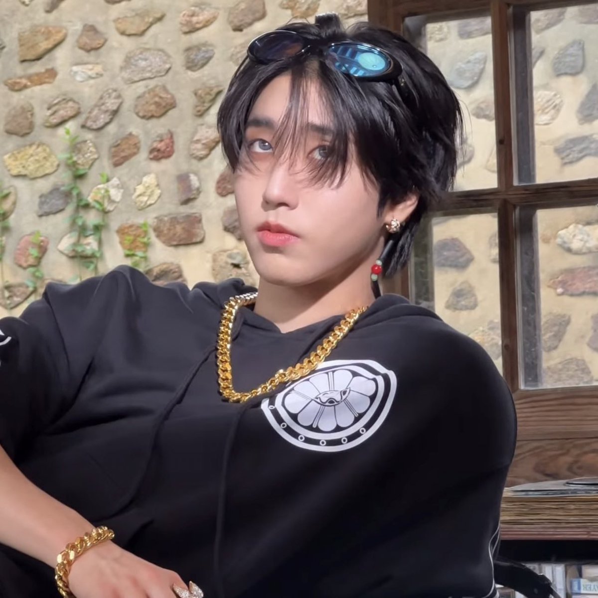 hanjicentral's tweet photo. this picture drives me CRAZY HES SO PRETTY https://t.co/0nMFfje0HA