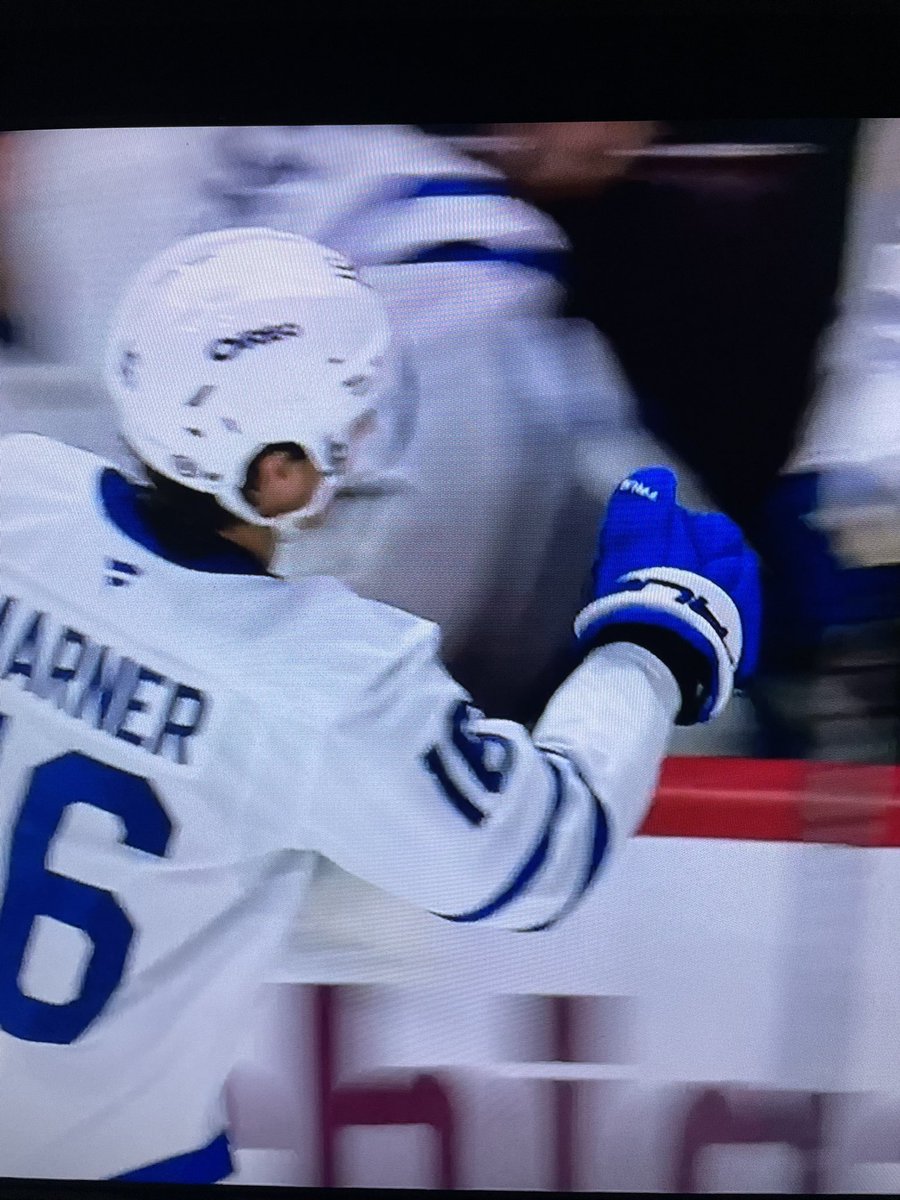 22Rawlings's tweet photo. @Jay_D_Rosehill So given he’s wear illegal gear (Marlies gloves) they don’t count right? https://t.co/sqwzo9mF9L