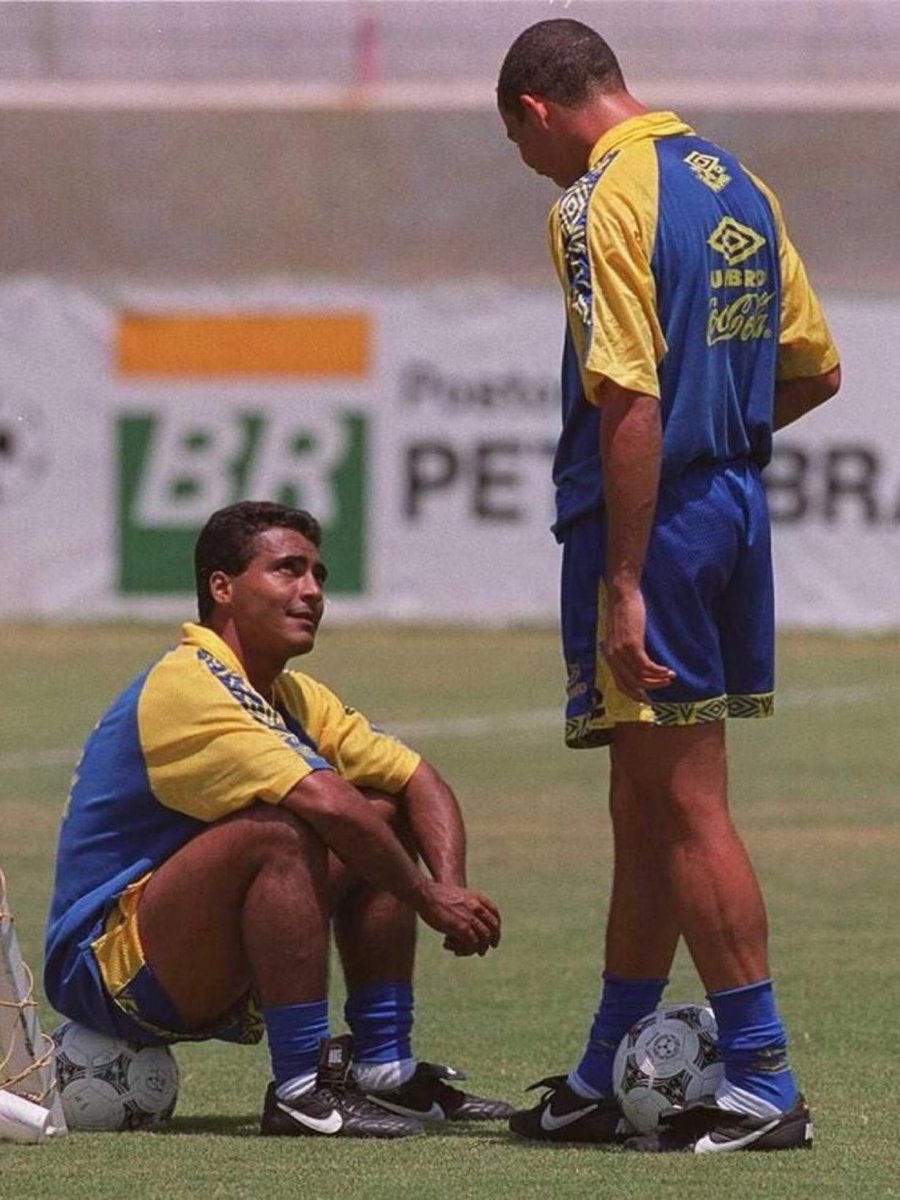 futnostalgico's tweet photo. Ronaldo e Romário em 1994. 🇧🇷🤩 https://t.co/MNwP5BLw9P