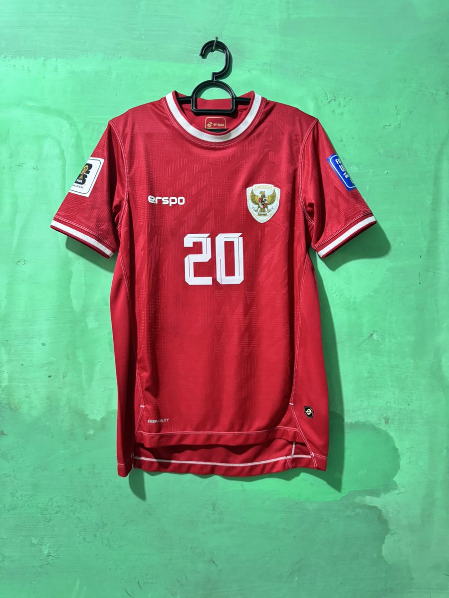tabahfa's tweet photo. #jersey4sale @Jerseyforum 

1. Nottingham Forest 2003/2005 Away Long Sleeve 
Excellent 
Size S
1300k
2. Indonesia 2024 Home (Replica)
BNWT
Size S
550k
3. AC Milan 2012/2013 Home (Full Kit) 
Excellent 
Size S
750k

All Original 

DM or check: https://t.co/rp3gg0hURe https://t.co/vgfUlH6mDW
