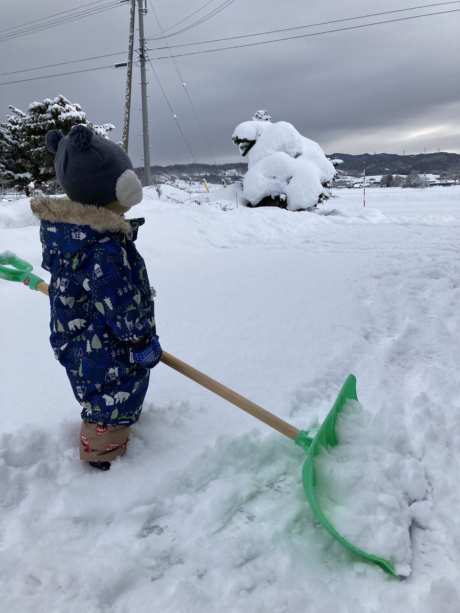 tokiocco's tweet photo. 我が家の雪ん子
除雪バイトしてます笑 https://t.co/V6z3JFIbhP