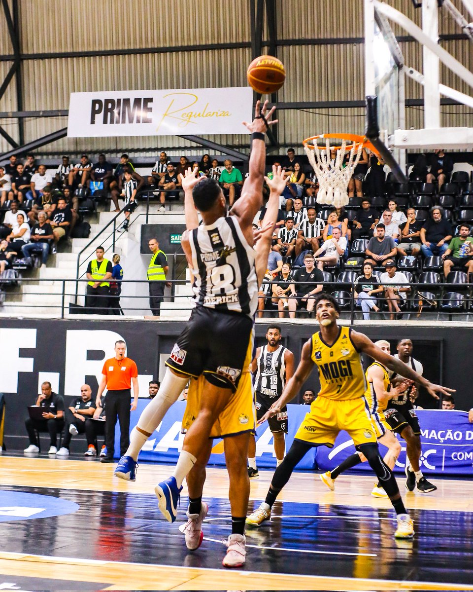 Que vitória, meu Fogão! 🔥

Liderando do início ao fim, o Botafogo Basquete bateu o Mogi pelo placar de 97-85.

Alcassa foi nosso principal destaque, com 17 pontos e 2 rebotes! ⭐️🏀

📸: Wallace Lima / BFR

#ÉaNossaHistória #VamosBOTAFOGO