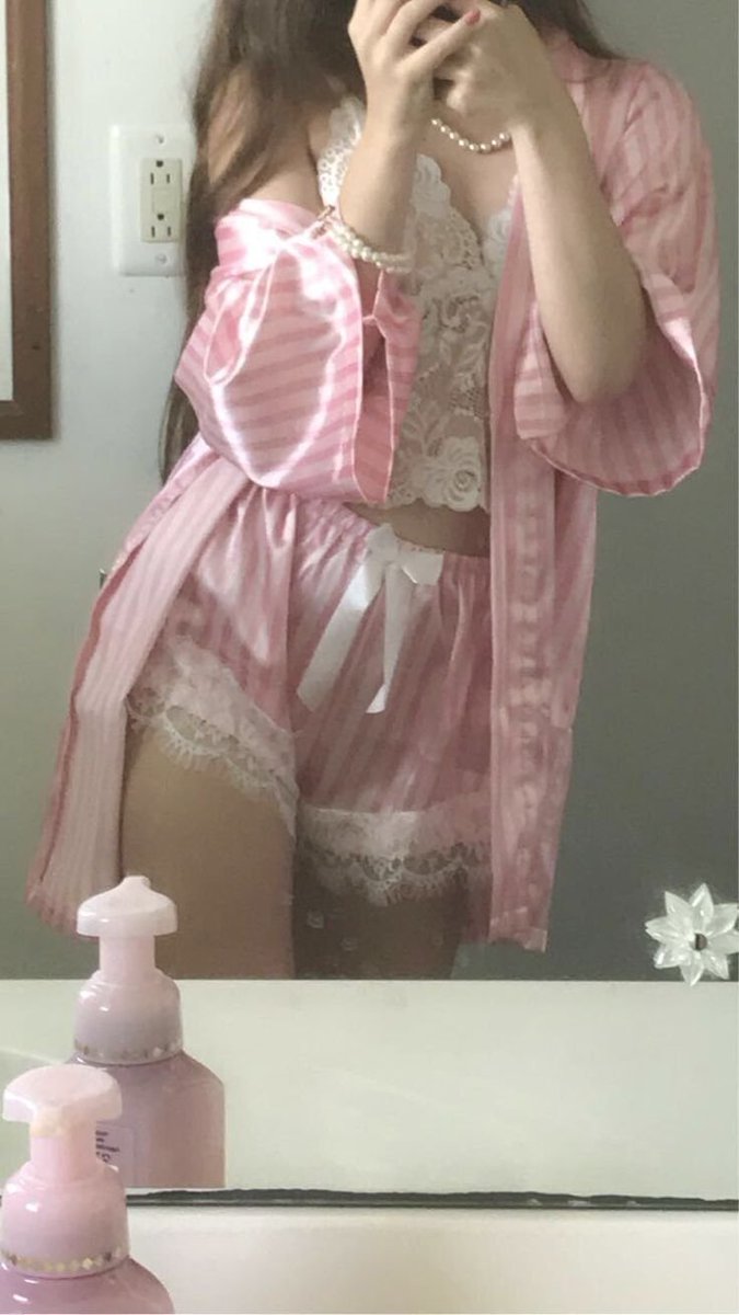 ชุดนอนไม่ได้นอน