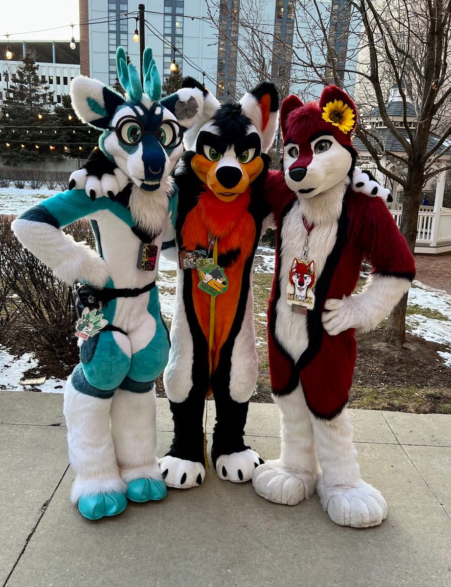 Fursuits, the best cold weather clothing! 

🐕: <a href="/Zephyr_Jackal/">▫️🔸Zephyr ◾️🔶 🔜</a>