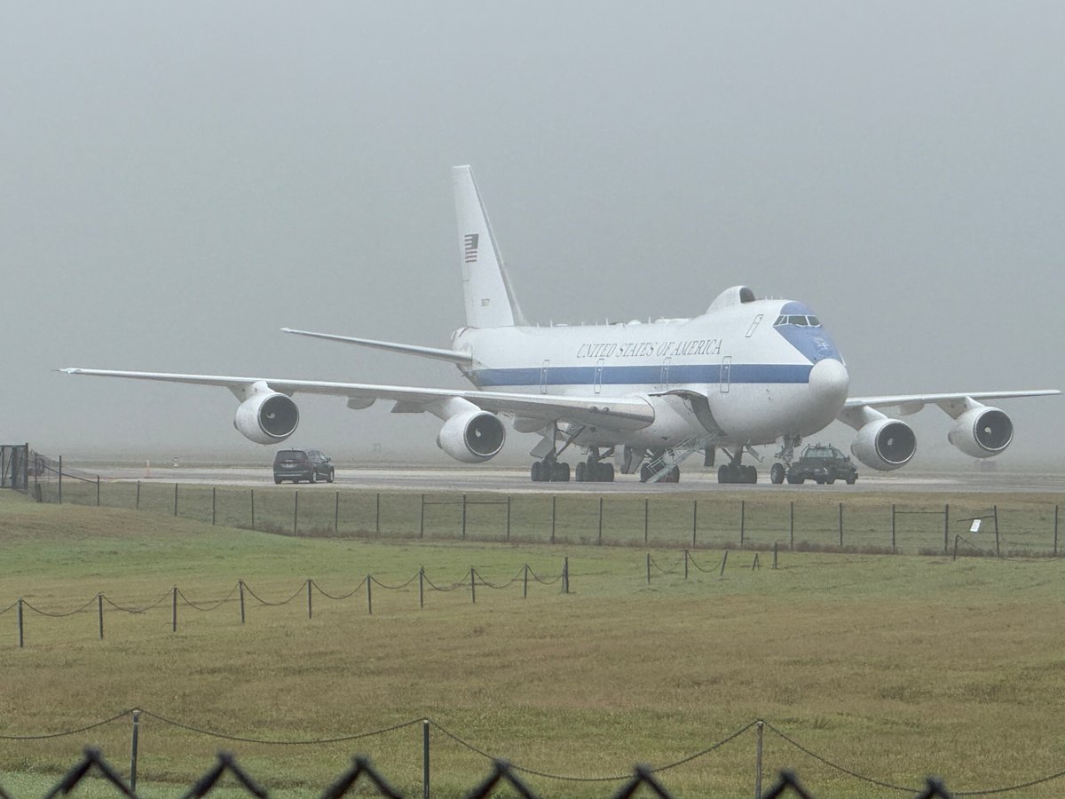 PlaneSpotter3's tweet photo. E-4B sitting on alert at Patrick SFB today https://t.co/huE0NMXg9a