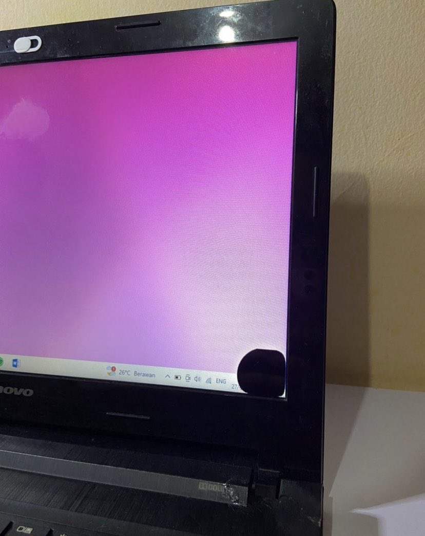 ayodongbisaa's tweet photo. ‼️ JUAL LAPTOP MURAH ‼️

hi guys aku mau preloved laptop Lenovo G40-45 AMD 48. masih lancar bgt buat dipake, minus nya:
-engsel pernah patah tp udah dibenerin
-screen pojok kanan bawah ada hitam2

aku jual di harga 1.500.000 BOLEH NEGO berapapun, komen aja di bawah brp tawaran km https://t.co/D9I4xlqRaU