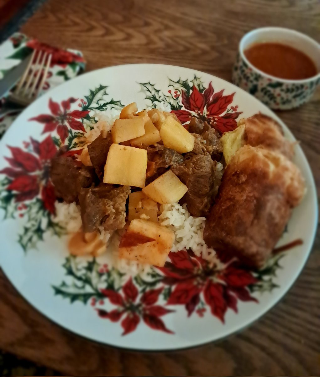 silkebres's tweet photo. This years Christmas Chopped Challenge from a box curated by @ktbresnahan. Passata tomato puree, daikon radish, hearts of palm, and beef shin made into coconut curry beef served with rice and leftover yorkshire pudding. https://t.co/n9bnHyIxlJ