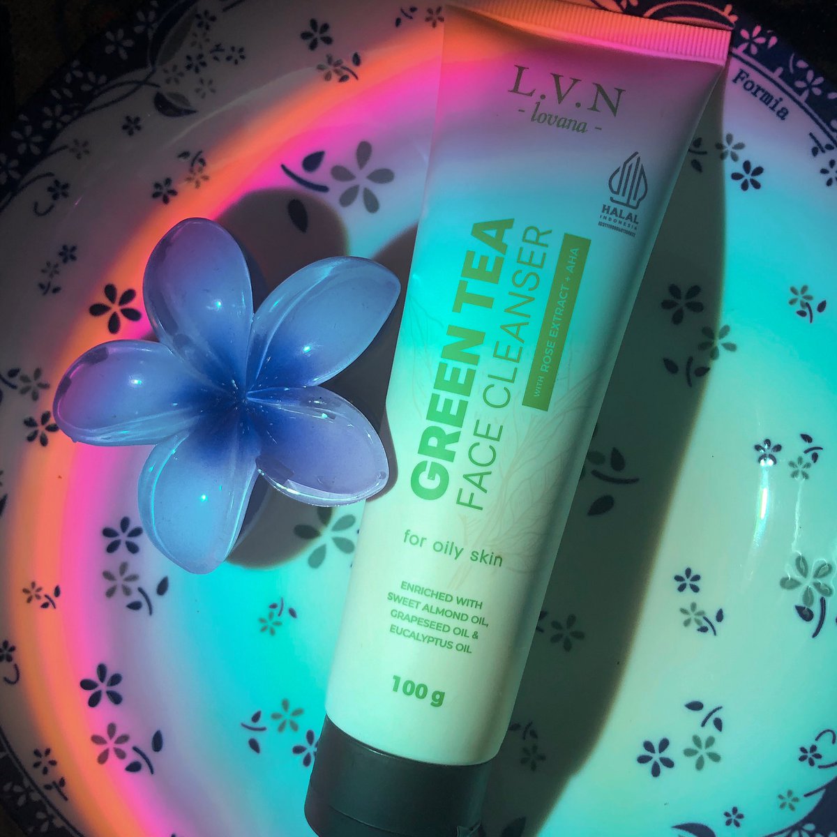 Shakreto's tweet photo. Pernah ga sih, nemu face cleanser yang bikin kulit adem, bersih, tapi ga kering?

Aku nemu nih, Lovana Green Tea Cleanser 🛀🏼🤍

@LovanaStory | #lovanaid #lovanastory #CleanSkinHappyYou https://t.co/J5NiVJaQ8N