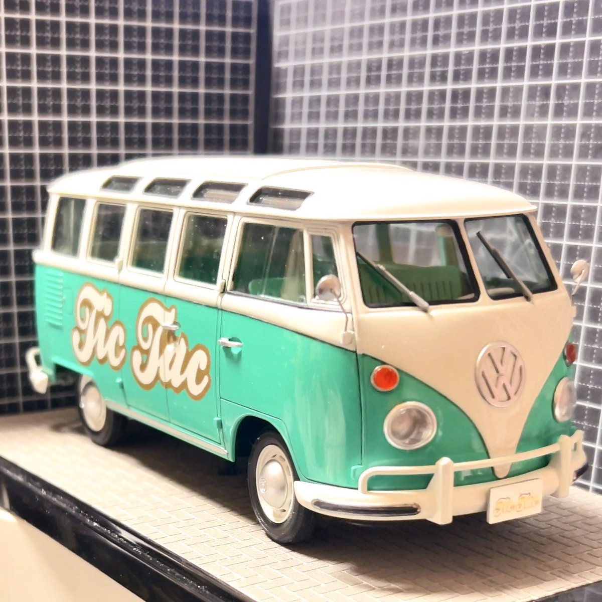 momori703's tweet photo. ハセガワのワーゲンバス完成しました。
 #vwbus #23window #ハセガワ https://t.co/cGujmxSGRn