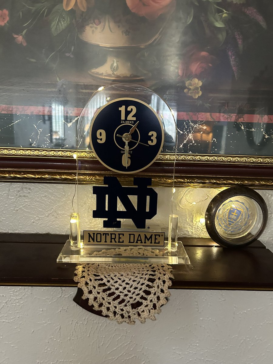 jakeryan2112's tweet image. Perhaps one of my favorite pieces already; my Notre Dame clock I got from my father this Christmas.

Counting down the days until The Sugar Bowl!!

#FiveDays #GoIrish