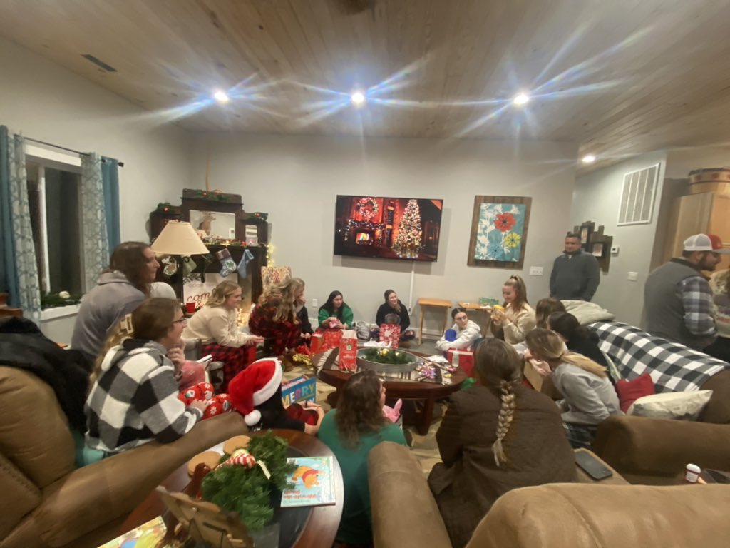 Merry Christmas from Saints Softball!

We wish you all a happy new year as well!