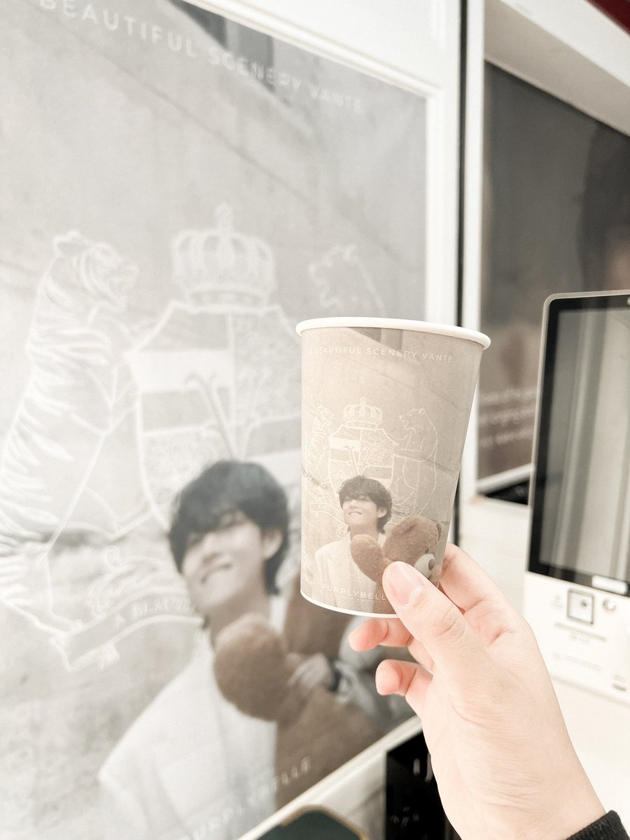 purplybelle's tweet photo. [ 2024 Birthday Project for Kim Taehyung - V ]

✨A Beautiful Scenery, Vante III ✨

Cafe Event in Seoul
서울 카페 이벤트

🗓 2024. 12. 28 (Sat) ~ 2024. 12. 31 (Tue)

⏰ 11:00 ~ 19:00

📍 @cafe_dam_a 카페 담아 하이브점
(서울 용산구 한강대로10길 15 1층)
Right next to Hybe!

It’s TODAYYYYY 💜🫶🏼

— #ABeautifulSceneryVante

#태형 #뷔 #BTSV #Vante #KimTaehyung #방탄소년단 #V #풍경 #김태형 #김태형🐯 #방탄  #태태 #thv