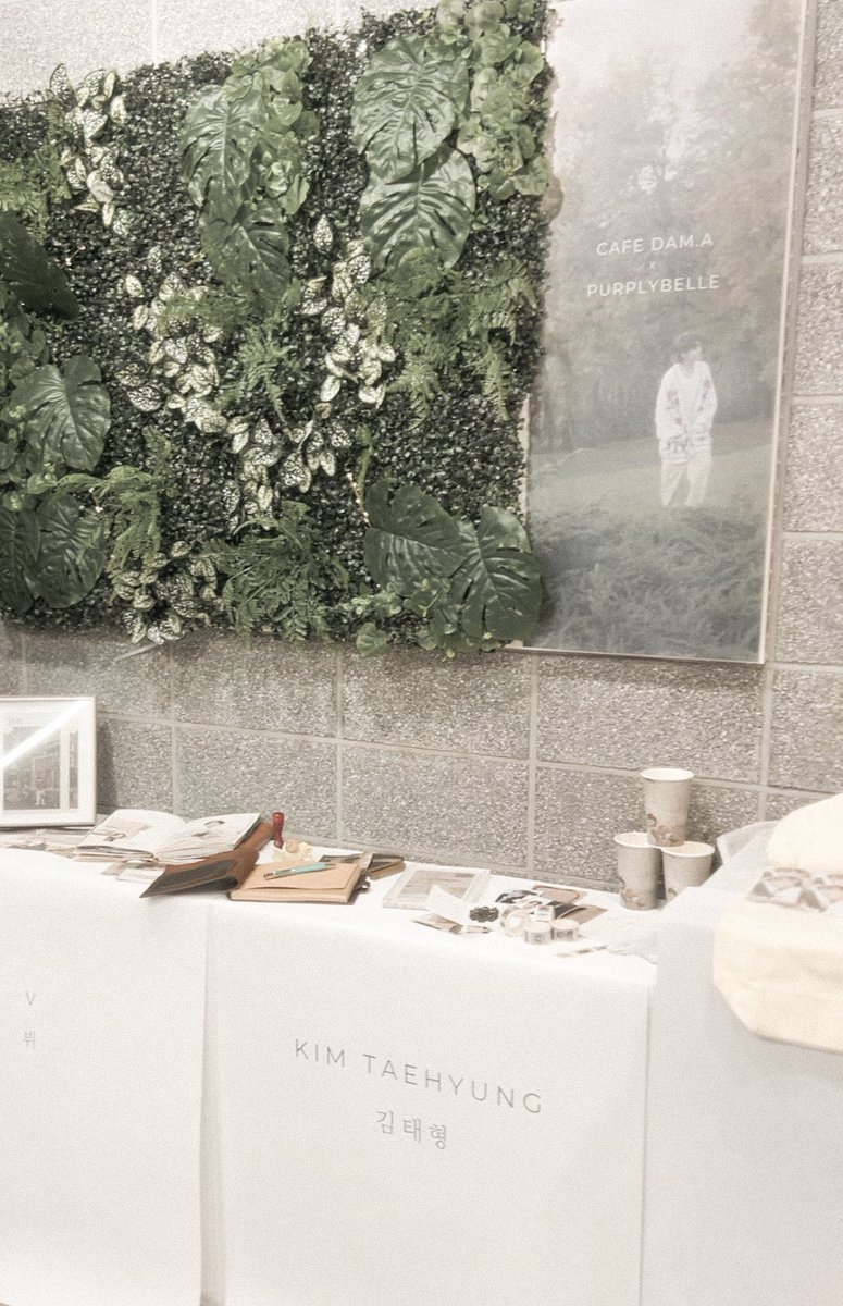 purplybelle's tweet photo. [ 2024 Birthday Project for Kim Taehyung - V ]

✨A Beautiful Scenery, Vante III ✨

Cafe Event in Seoul
서울 카페 이벤트

🗓 2024. 12. 28 (Sat) ~ 2024. 12. 31 (Tue)

⏰ 11:00 ~ 19:00

📍 @cafe_dam_a 카페 담아 하이브점
(서울 용산구 한강대로10길 15 1층)
Right next to Hybe!

It’s TODAYYYYY 💜🫶🏼

— #ABeautifulSceneryVante

#태형 #뷔 #BTSV #Vante #KimTaehyung #방탄소년단 #V #풍경 #김태형 #김태형🐯 #방탄  #태태 #thv