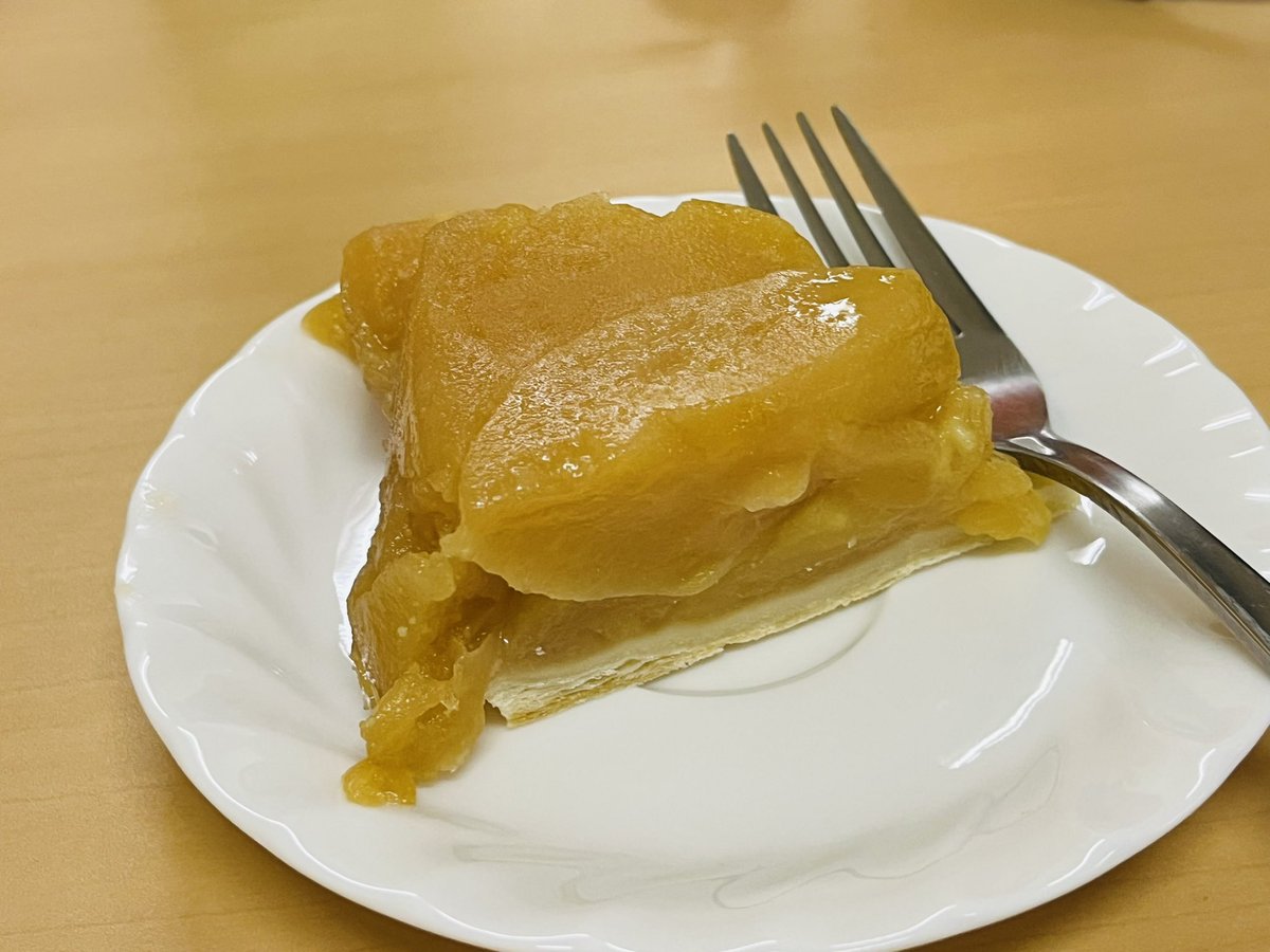 hagipyong's tweet image. クリスマス🧑‍🎄
男性スタッフ手作り🍎タルトタタン🥰
めちゃくちゃ美味しい😋
また来年も食べたい（笑）