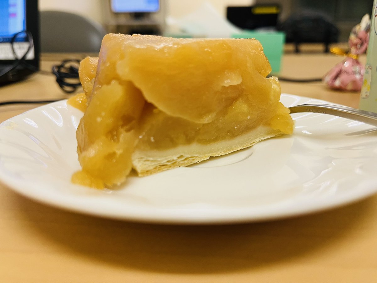 hagipyong's tweet image. クリスマス🧑‍🎄
男性スタッフ手作り🍎タルトタタン🥰
めちゃくちゃ美味しい😋
また来年も食べたい（笑）