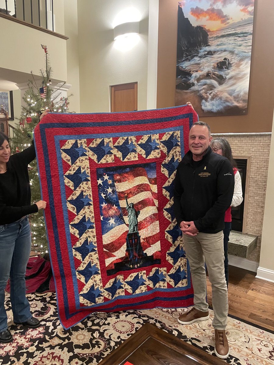 benstarnesmd's tweet image. What a surprise! I was awarded a &quot;Quilt of Valor&quot; this evening from the QOVF. Nearly 400K quilts since 2003! Over 40 hours of meticulous work per quilt. An amazing healing experience! Every one is unique and different.  search.app/9Qnx3s7gRUCv8V…