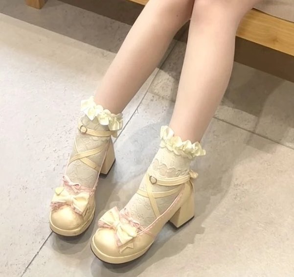 chenyu151515's tweet photo. 谁来舔小皮鞋，妈咪的香袜子 https://t.co/JjBmTOJEwL