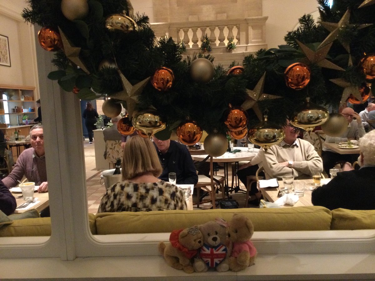 LondonChowClub's tweet photo. Day 1 #dinner @ da Market Kitchen #buffet , #Warner #Heythrop . Mummy chozn #table -srvd items an’ trnd out be a #fish #suppr. https://t.co/kSUoUGSoon