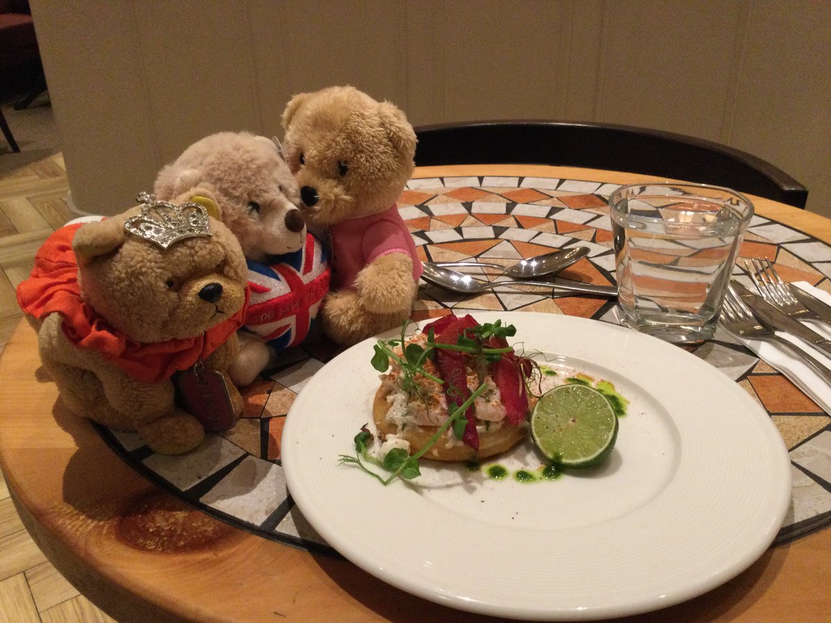 LondonChowClub's tweet photo. Day 1 #dinner @ da Market Kitchen #buffet , #Warner #Heythrop . Mummy chozn #table -srvd items an’ trnd out be a #fish #suppr. https://t.co/kSUoUGSoon