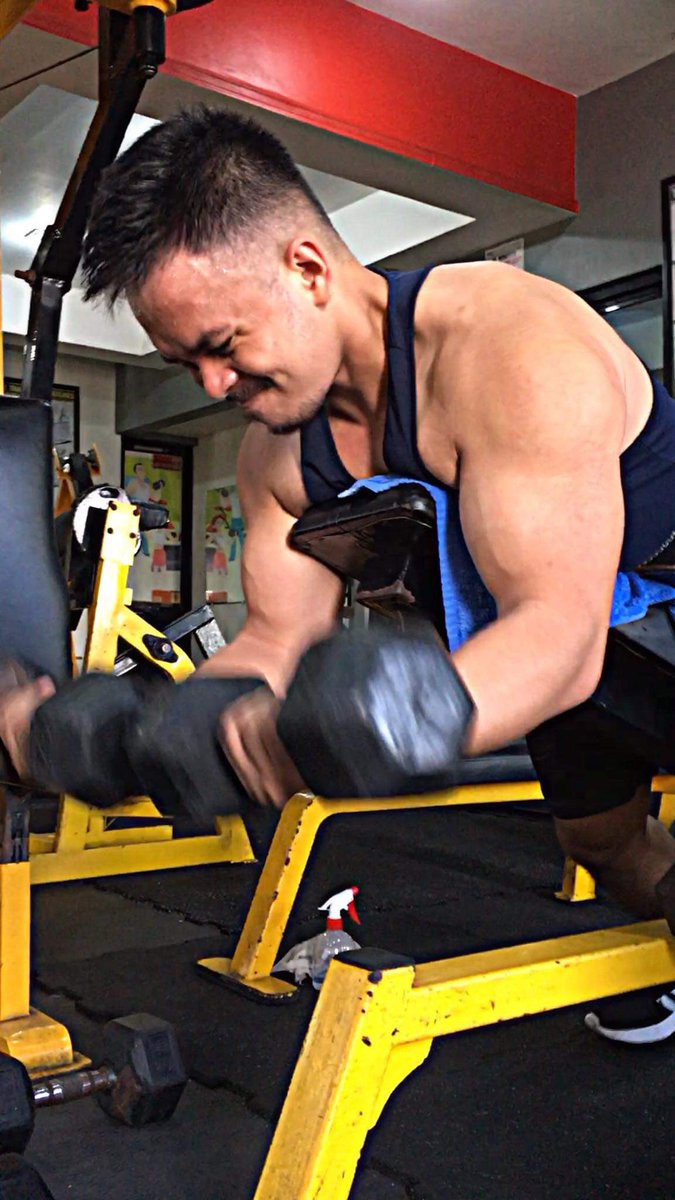 fons_II's tweet photo. Bakal gym muna bago magputukan. https://t.co/hnsE8a3cmt