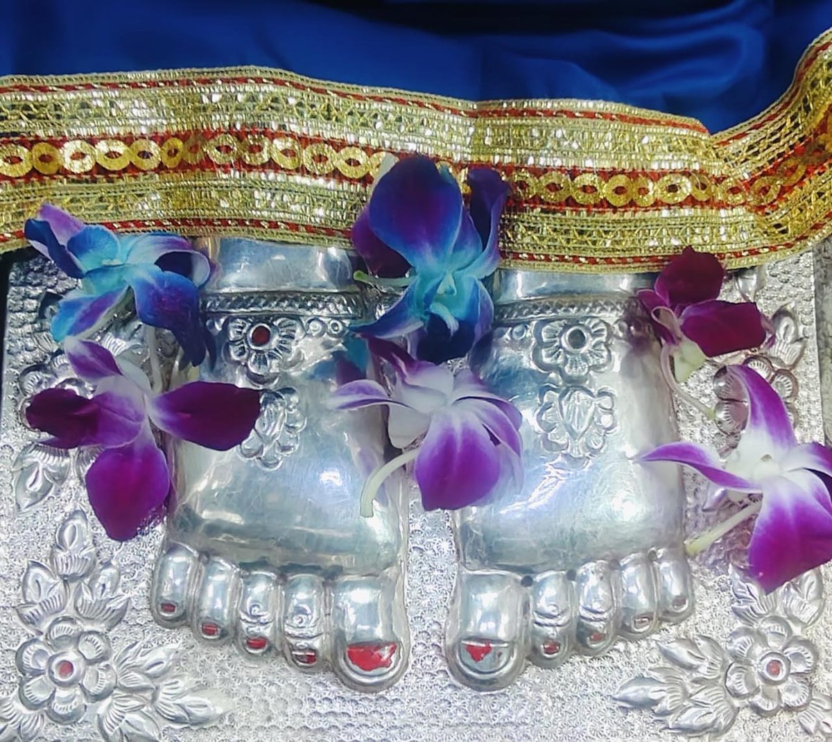 shrikalkamaa's tweet photo. 🙏🌸 #Jai #Maa #ShriKalkaJi 🌸 #Temple #GoodMorning #Daily #Aarti 🙏🌹#जय #माँ #श्री_कालका_जी🌹की #मंदिर #सुप्रभात #आरती #दर्शन #२०८१_विक्रम_सम्वत् #पौष #कृष्णपक्ष #त्रयोदशीं #शनिवार #28Dec2024 #Saturday https://t.co/pDUkpJyrRM https://t.co/8qHQzMoEV6 https://t.co/ZVi5tTaCzg