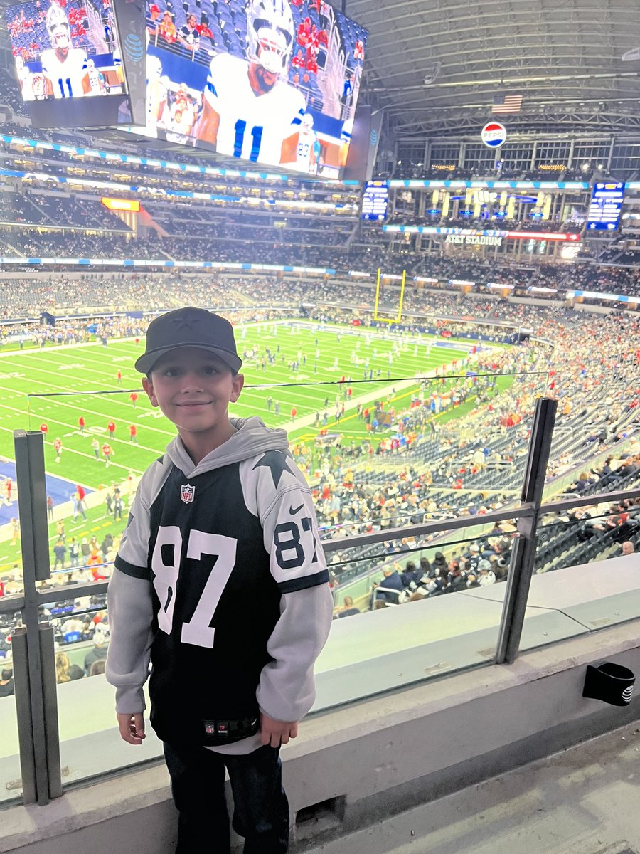 CoachJaviT75's tweet photo. A fun weekend before Christmas. High School Football, Cowboys Football and some Rodeo action as well 🙏🙏🏈🐂 https://t.co/5UvtVuaGEg