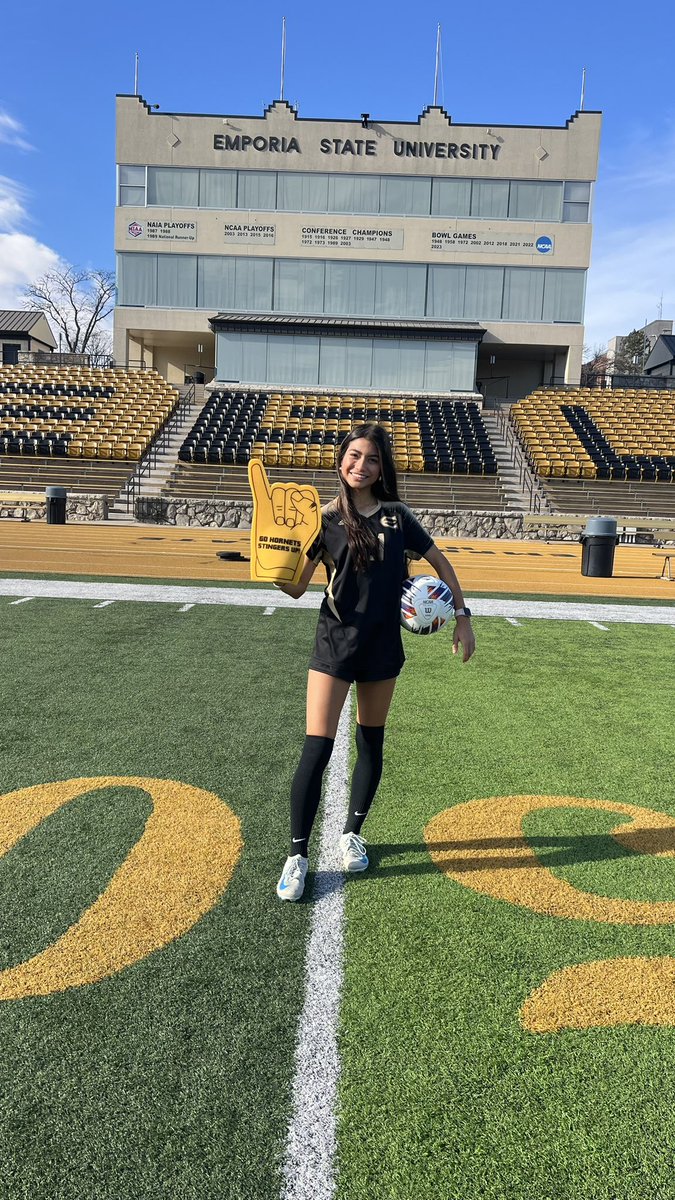 Sammy_Quiroz21's tweet photo. I’m thrilled to announce my verbal commitment to play soccer and further my education at Emporia State University! Thanks to God, family, friends, teammates, and coaches!Special thanks to Coach Jane, Coach Thomas, and the staff for this opportunity. Can’t wait! #StingersUp🐝 https://t.co/nEmuGQz1nD