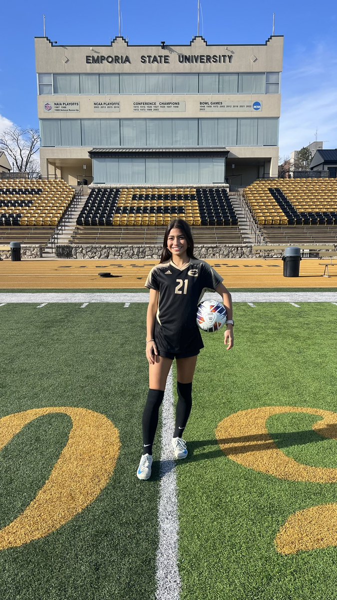 Sammy_Quiroz21's tweet photo. I’m thrilled to announce my verbal commitment to play soccer and further my education at Emporia State University! Thanks to God, family, friends, teammates, and coaches!Special thanks to Coach Jane, Coach Thomas, and the staff for this opportunity. Can’t wait! #StingersUp🐝 https://t.co/nEmuGQz1nD