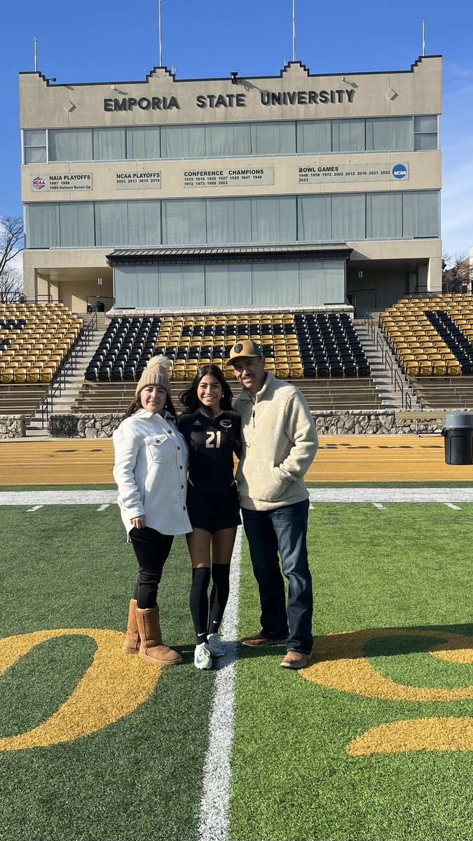 Sammy_Quiroz21's tweet photo. I’m thrilled to announce my verbal commitment to play soccer and further my education at Emporia State University! Thanks to God, family, friends, teammates, and coaches!Special thanks to Coach Jane, Coach Thomas, and the staff for this opportunity. Can’t wait! #StingersUp🐝 https://t.co/nEmuGQz1nD