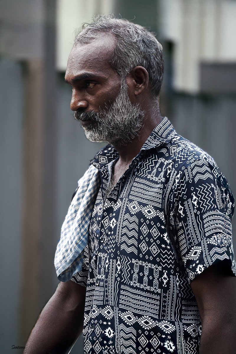 Santanu_pl's tweet photo. Threads of the Street

#StreetPhotography #UrbanLife #CandidShot #PatternedShirt #EverydayMoment 

Aperture: F6.3 Focal Length: 274 mm Shutter Speed: 1/640 s ISO Speed Rating: 640 Captured on :  21st December, 5:22:53 PM
Camera  : SONY, ZV-E10 Lens Model: E 70-300mm F4.5-6.3 A047
DSC00329