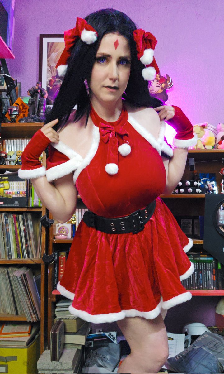 chailattecos's tweet image. Ayer fue #Raven versión #navideña ✨️👀

#FelizNavidad2024 #FelicesFiestas #dccomics #cosplay