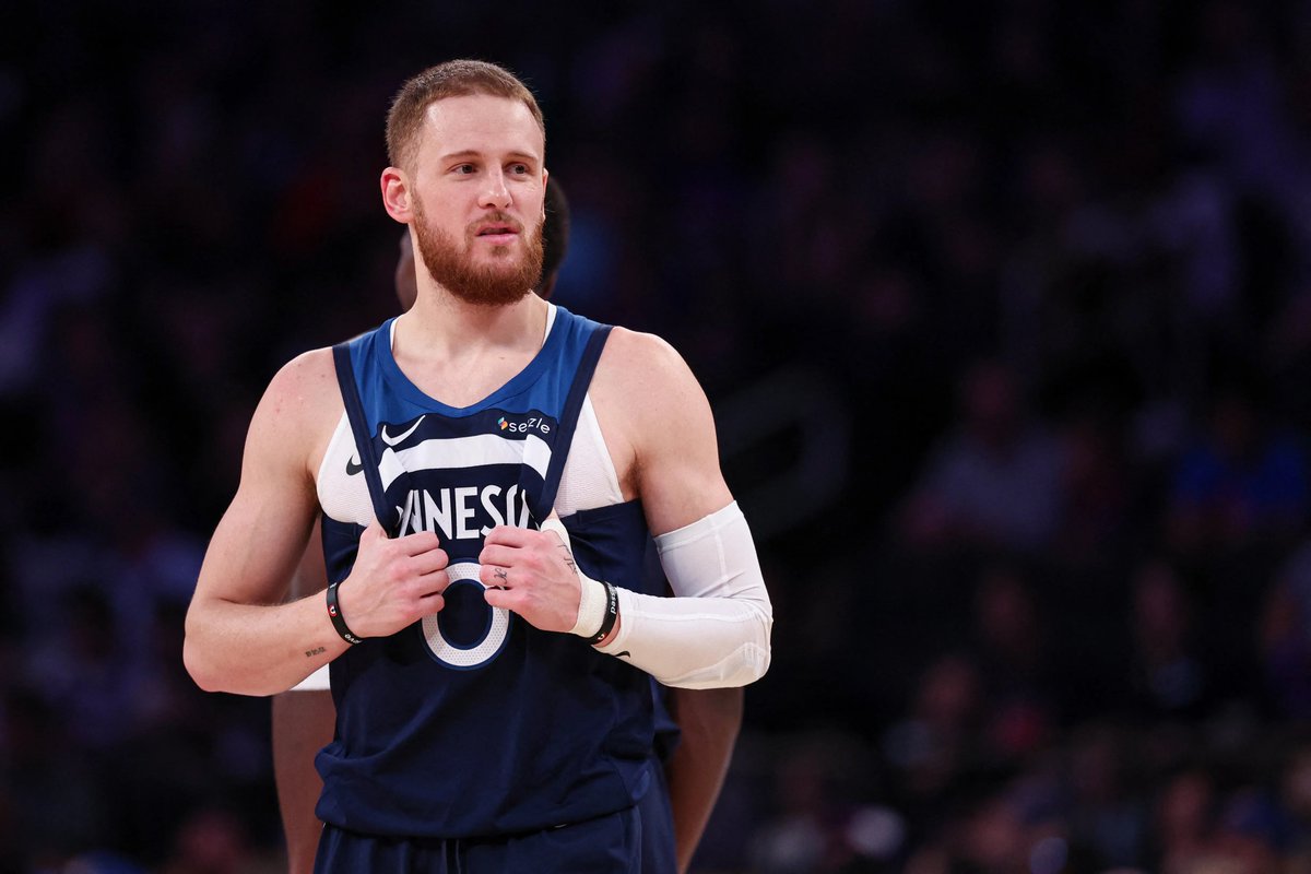 🔥 Donte DiVincenzo is on fire at halftime! 🔥

16 PTS | 2 REB | 1 STL | 63% FG | 4 3PM

Knocking down threes and making plays! DiVincenzo is making a big impact! 🎯💪 

#NBA #DonteDiVincenzo #Timberwolves