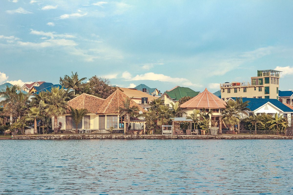 RafikiDrc's tweet photo. The other side of #GomaCity🇨🇩.
Beautiful villas 🌃. https://t.co/bzP8IQoajU