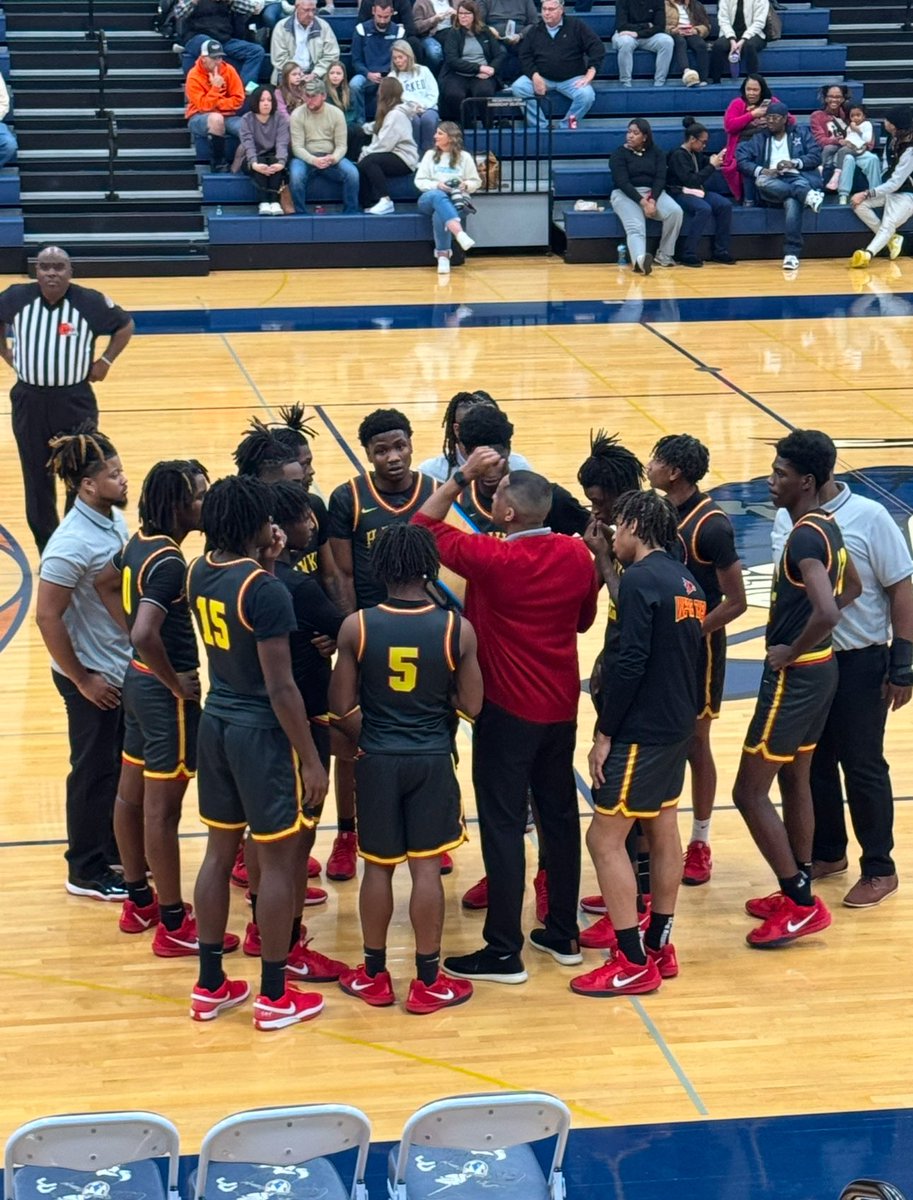 successdriven23's tweet image. “Coaching views” #CoachStarks #theLIFT #boysbasketball continue to build its allll a process