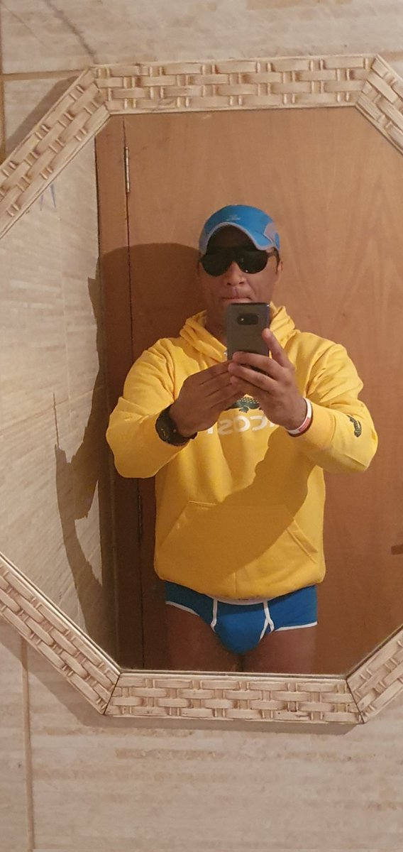 RickyRcs's tweet image. Quem aí goxta de assitir o RickFlix? Vixi, acho que quase o mundo inteiro assiste. Hahahaha.
Arrasta para o lado que tem mais fotos.