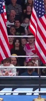 RamonAlexGodin1's tweet photo. I found @juicyfruitsnacc and @livbev. I hope they enjoyed @WWE #SmackDown https://t.co/vECVFJ4pDI