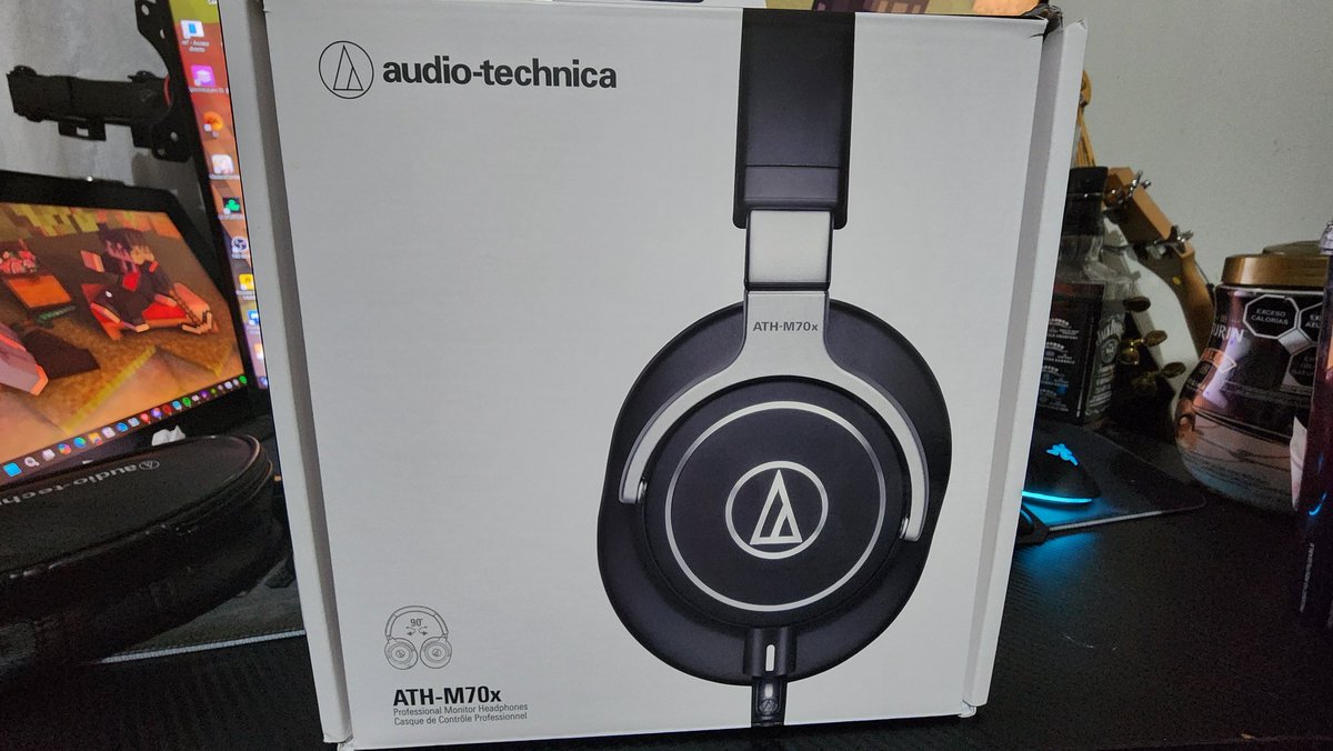 Después de una larga espera, por fin pude recuperar mis audífonos (ya no tengo excusa para mezclar mal), gracias a todos los que me ayudaron a no hacer su recuperación tan costosa con sus donaciones de Ko-fi :"3.

En un ratito prendo así que pendientes al canal UwU.