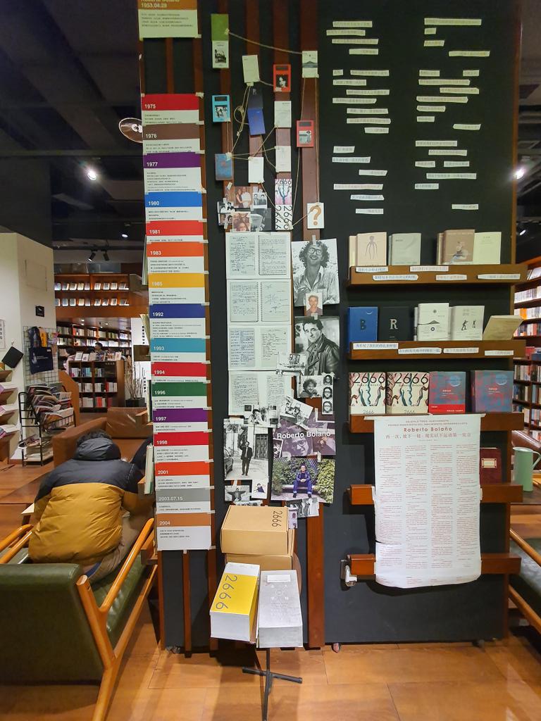 Mar Abad 🏳️⚧️ 🏳️🌈 (@marabad) on Twitter photo Me acordé mucho de ti, <a href="/jorgecarrion21/">Jorge Carrión</a>, cuando vi que destacaban la literatura de Roberto Bolaño en una librería de Chongqing 🙂 Me acordé mucho de ti, <a href="/jorgecarrion21/">Jorge Carrión</a>, cuando vi que destacaban la literatura de Roberto Bolaño en una librería de Chongqing 🙂