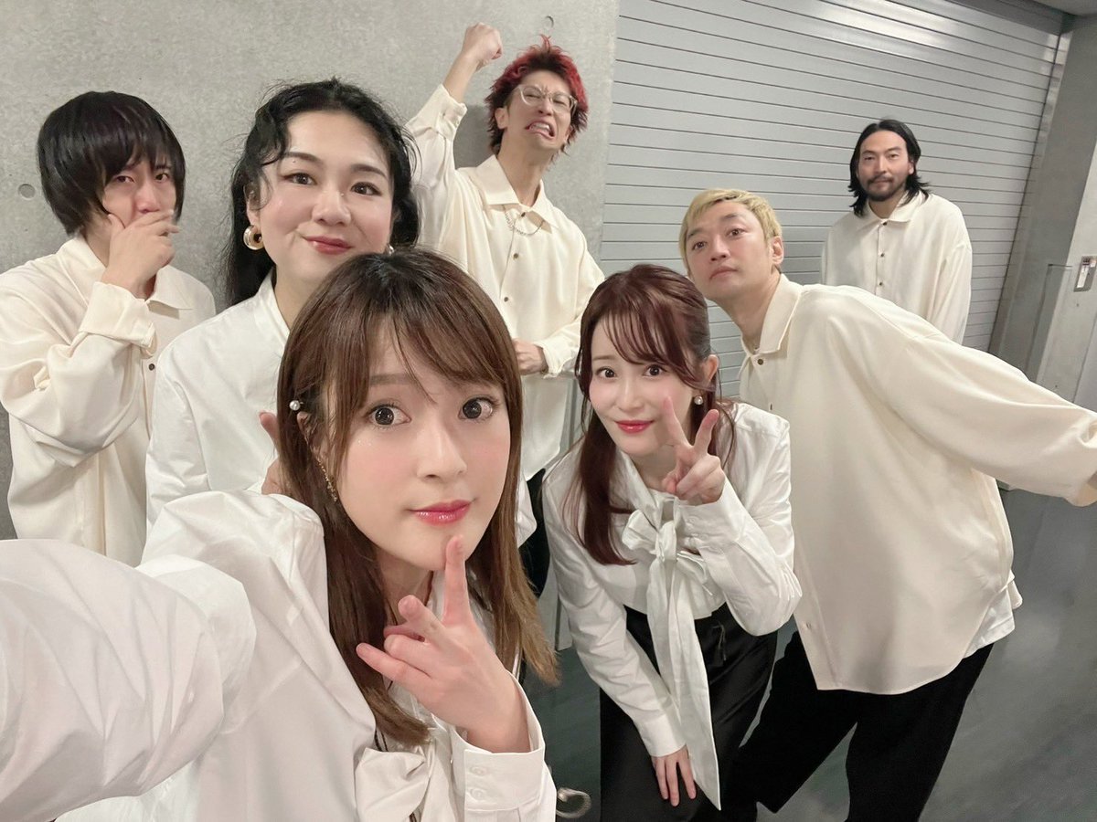kAzuMa12345's tweet photo. 左からカメラマンさん、ビッケさん、あまけいさん撮影。笑

改めて #RAINBOWROAD號 
ありがとうございました！

#VKblanka
#ビッケブランカ https://t.co/p4GTW37aN8