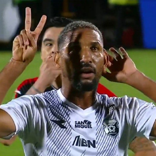 La celebración de Marcel Hernández tras el título, el delantero le dedica a LDA su segundo título celebrado en el Morera Soto

Hoy dio asistencia