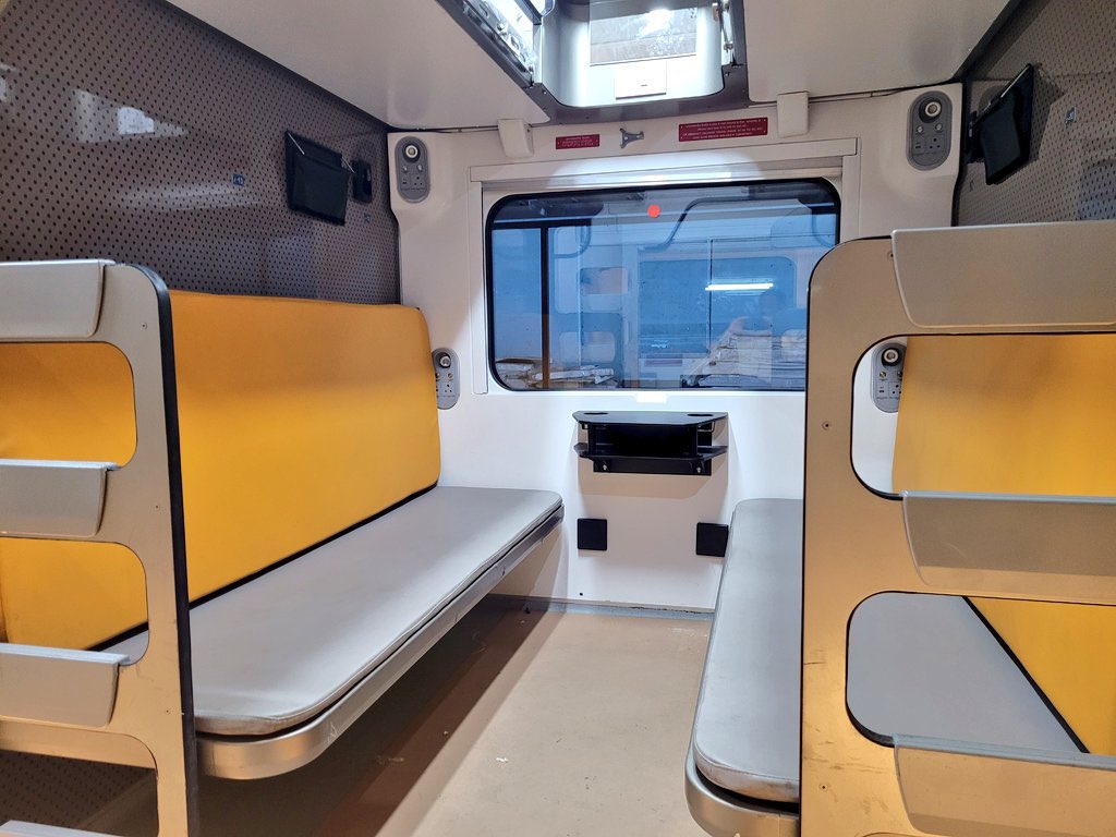 Indianinfoguide's tweet photo. 🚨India's first vande bharat sleeper currently undergoing trials. 

Train is set to begin operations from Delhi to Srinagar in January 2025. https://t.co/GrY0puCAFN
