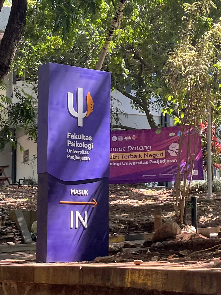 napisaaangg's tweet photo. 🔱 satu semester as maba fapsi unpad 🔱
ngapain aja sii⁉️
<< a thread >> https://t.co/piU2u1gM10