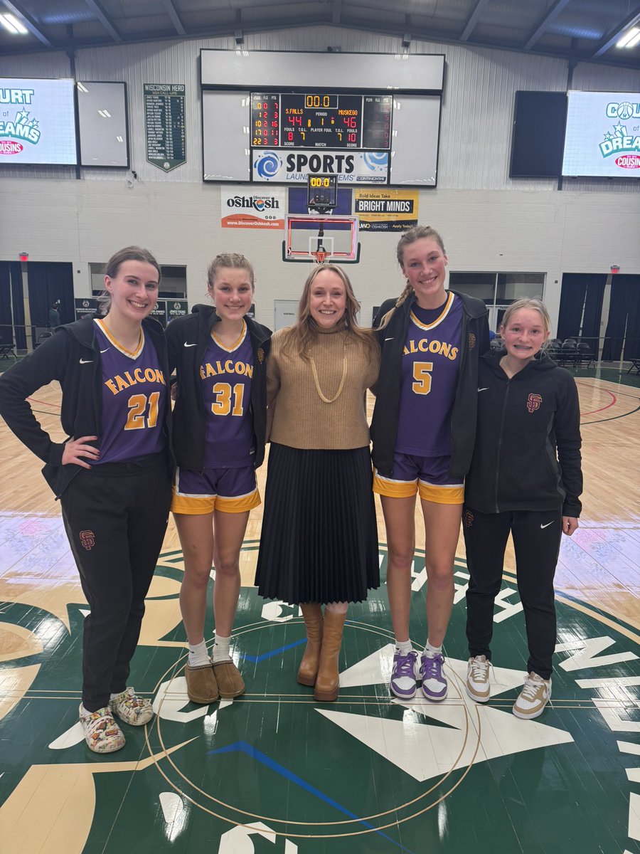 LakNationNE's tweet photo. This squad narrowly lost to D1 Muskego (ranked 8th). Ironically, Sheboygan Falls is also ranked 8th but for D3. Something about that math doesn’t math for me. Anyhow, off my soapbox, elated to support these four at the Oshkosh Arena tonight. https://t.co/1MV6ct7N46