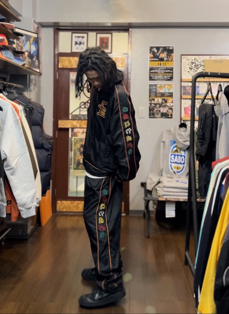 ［USED］サンタフェ
ナイロンセットアップ

ラグジュアリーな商品が多い中、この配色でこのデザイン、ナイロンのセットアップは要チェック☑︎☑︎☑︎

ご注文はDMまで📩