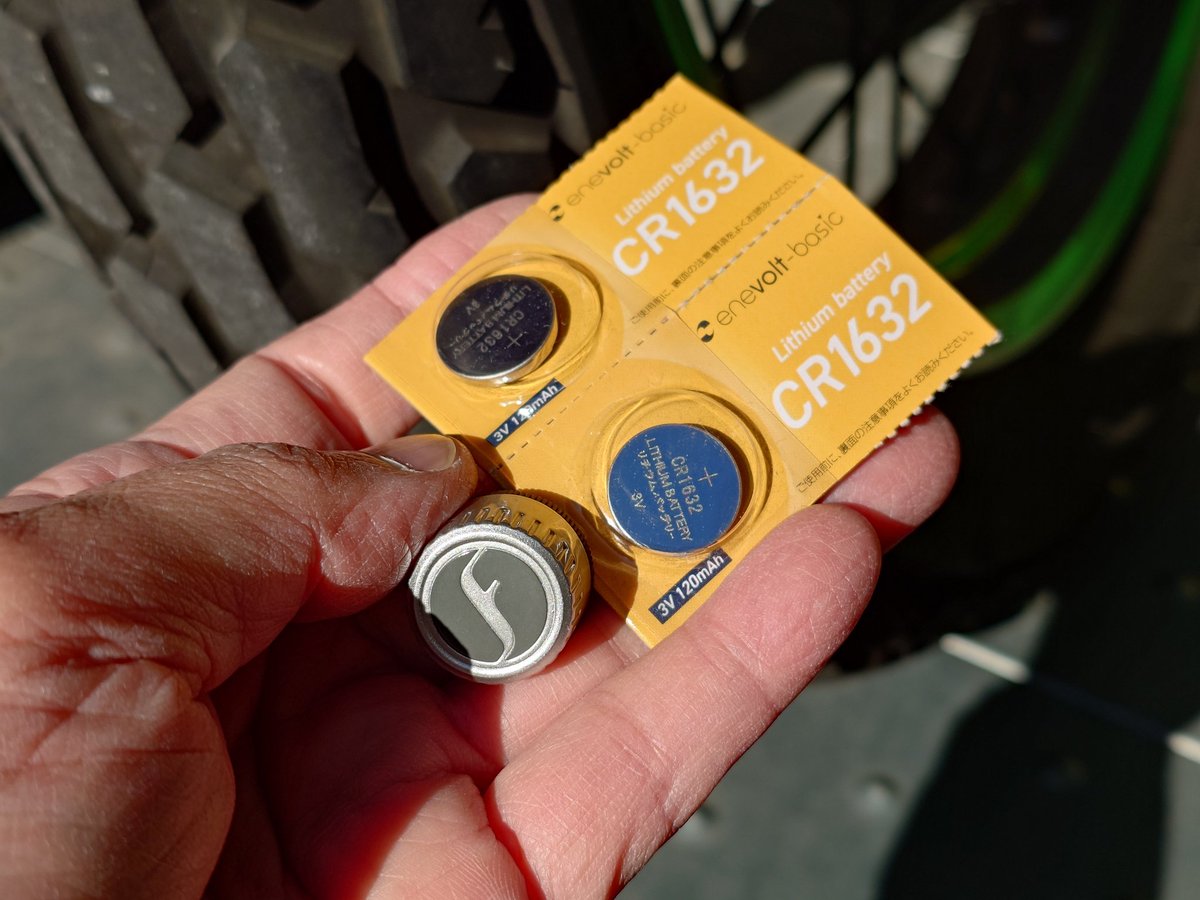 joe_1400GTR's tweet image. W400 で使っている #TPMS の電池交換😀