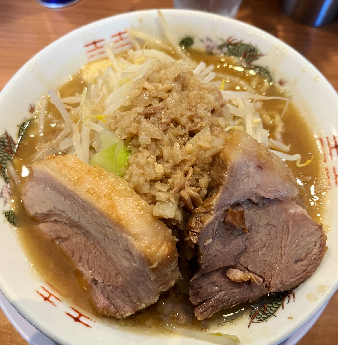 HOFX1982's tweet photo. 麺処ほん田　東十条店

ミニラーメン
別皿アブラ

ニンニク少しヤサイアブマシ

今年2024年もご馳走様でした。 https://t.co/H0zwZspXRk